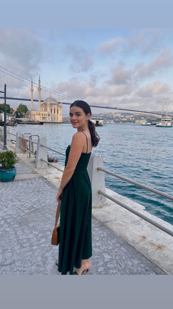 lucy hale turkiye ye geldi bogazdan fotograflar 5